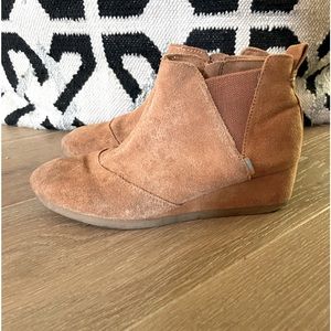 Tom’s leather bootie wedge size 4